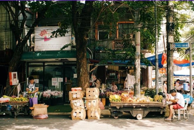 「現地代理店をどう見つけるか」という壁